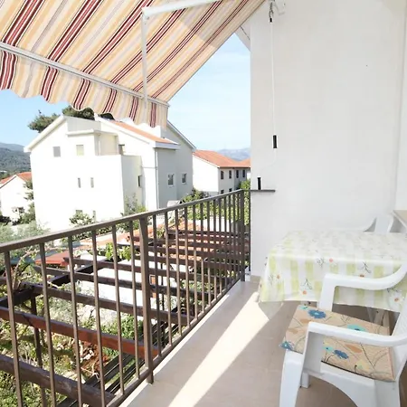 Apartment With A Parking Space Stari Grad, Hvar - 8708 Stari Grad (Hvar)